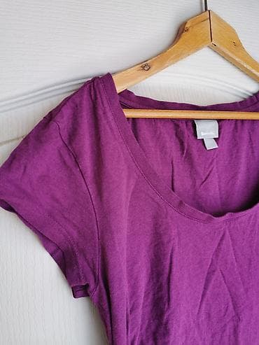 Ženska majica Bench. - Boja: purpurna/ljubičasta - Kroj: klasična na lalafo.rs — 1 Ženska majica Bench. - Boja: purpurna/ljubičasta - Kroj: klasična — 1