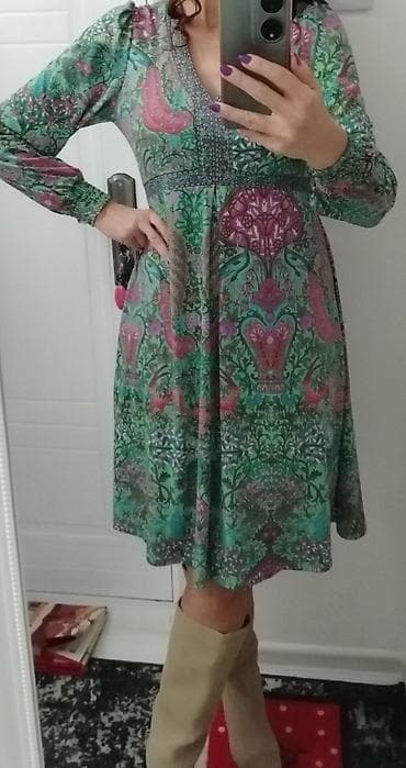 pantalone butiku ali: Prelepa šarena haljina dugih rukava, vel M, ali ima puno elastina i na lalafo.rs — 2 pantalone butiku ali: Prelepa šarena haljina dugih rukava, vel M, ali ima puno elastina i — 2
