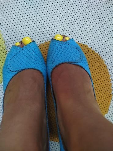 Kozne salonke sa otvorenim prstima, broj 40
U odlicnom stanju na lalafo.rs — 4 Kozne salonke sa otvorenim prstima, broj 40
U odlicnom stanju — 4