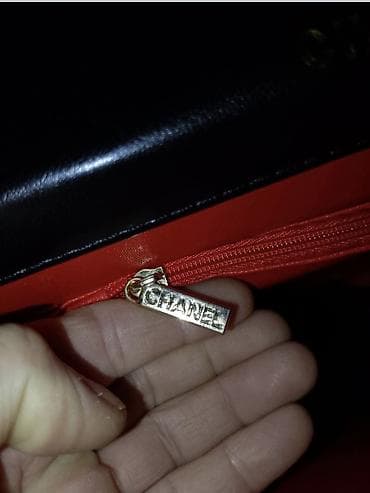 Chanel, crna ženska tašna sa efektom jastučića i zlatnim detaljima na lalafo.rs — 3 Chanel, crna ženska tašna sa efektom jastučića i zlatnim detaljima — 3