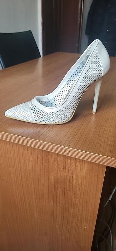 Kozne prelepe salonke vel 38 na lalafo.rs — 1 Kozne prelepe salonke vel 38 — 1