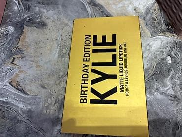 KYLIE Birthday Edition – set tečnih mat ruževa za usne - Luksuzno na lalafo.rs — 2 KYLIE Birthday Edition – set tečnih mat ruževa za usne - Luksuzno — 2