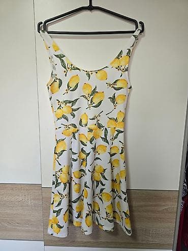 Haljina H&M Divided, veličina EUR 36 (UK 8, CN 165/84A). - Model na lalafo.rs — 1 Haljina H&M Divided, veličina EUR 36 (UK 8, CN 165/84A). - Model — 1