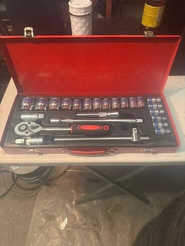 Komplet nasadnih ključeva u metalnoj kutiji - Profesionalni set sa na lalafo.rs Komplet nasadnih ključeva u metalnoj kutiji - Profesionalni set sa