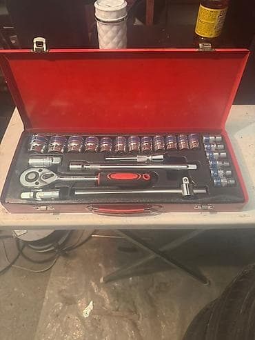 za svaki dan: Komplet nasadnih ključeva u metalnoj kutiji - Profesionalni set sa na lalafo.rs — 1 za svaki dan: Komplet nasadnih ključeva u metalnoj kutiji - Profesionalni set sa — 1