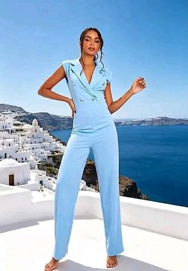 Elegantni ženski kombinezon bez rukava - Model sa preklopljenim na lalafo.rs Elegantni ženski kombinezon bez rukava - Model sa preklopljenim