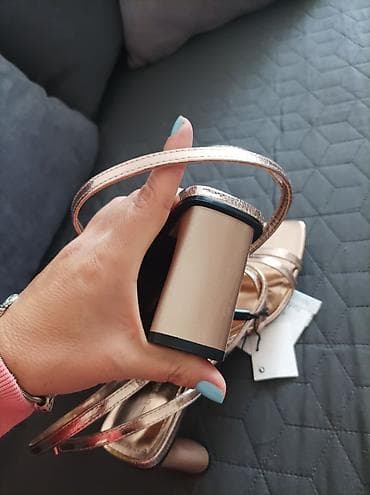 Nove bershka sandale roze gold 38 na lalafo.rs — 4 Nove bershka sandale roze gold 38 — 4