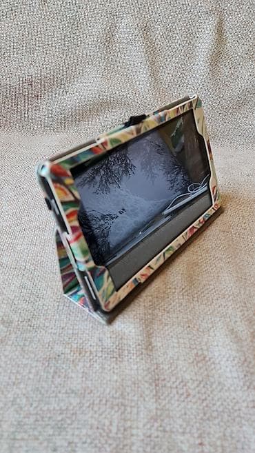 Amazon Fire tablet sa zaštitnom futrolom na preklop - Ekran oko 7–8 na lalafo.rs — 4 Amazon Fire tablet sa zaštitnom futrolom na preklop - Ekran oko 7–8 — 4