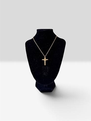 Zlatna ogrlica sa priveskom krsta - Elegantan lančić od hirurškog na lalafo.rs Zlatna ogrlica sa priveskom krsta - Elegantan lančić od hirurškog