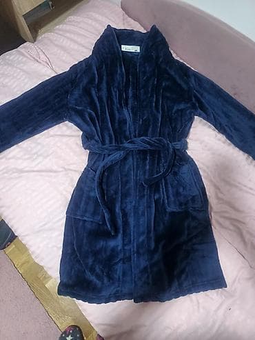 Plišani kućni bade-mantil, tamnoplave boje. Bonatti - Materijal na lalafo.rs Plišani kućni bade-mantil, tamnoplave boje. Bonatti - Materijal