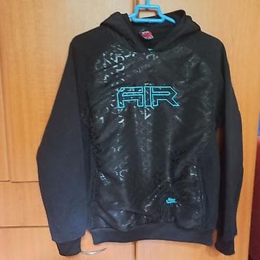 Crni duks,veličina M,korišćen,očuvan at lalafo.rs Crni duks,veličina M,korišćen,očuvan