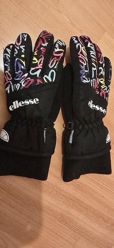 Nošene svega 10 dana. Dečije Ellesse vodootporne zimske rukavice - na lalafo.rs Nošene svega 10 dana. Dečije Ellesse vodootporne zimske rukavice -