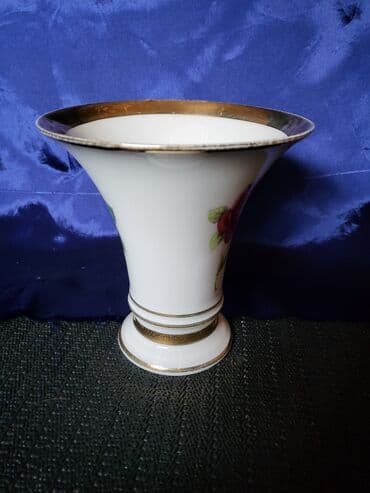 Vinyl records: Vaza porcelanska 1966g+ Furstwnberg Nemacka. Nemacka porcelanska vaza at lalafo.rs — 5 Vinyl records: Vaza porcelanska 1966g+ Furstwnberg Nemacka. Nemacka porcelanska vaza — 5