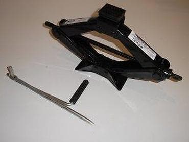 Tools & Equipment: GEKO G01061 – trapezni dizalica za automobil, nosivost 1500 kg - Tip at lalafo.rs — 7 Tools & Equipment: GEKO G01061 – trapezni dizalica za automobil, nosivost 1500 kg - Tip — 7