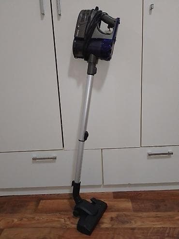 kom sa etiketom: Usisivač štapni (žičani) sa posudom za prašinu - Tip: štapni usisivač at lalafo.rs — 3 kom sa etiketom: Usisivač štapni (žičani) sa posudom za prašinu - Tip: štapni usisivač — 3