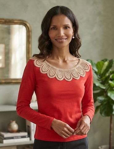 Ženska bluza / majica dugih rukava u crvenoj boji, elegantnog i na lalafo.rs Ženska bluza / majica dugih rukava u crvenoj boji, elegantnog i