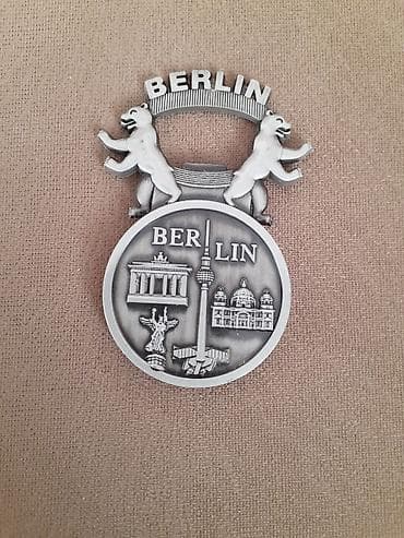 Metalni magnet/suvenir Berlin – otvarač za flaše - Materijal: metal u na lalafo.rs — 1 Metalni magnet/suvenir Berlin – otvarač za flaše - Materijal: metal u — 1