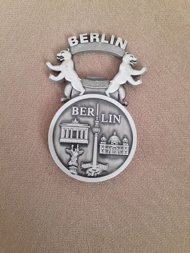 Metalni magnet/otvarač za flaše – Berlin suvenir. - Materijal: metal na lalafo.rs Metalni magnet/otvarač za flaše – Berlin suvenir. - Materijal: metal