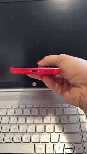 Prodajem polovan iPhone 14 crveni Sve je ispravno samo je sa stana na lalafo.rs — 4 Prodajem polovan iPhone 14 crveni Sve je ispravno samo je sa stana — 4