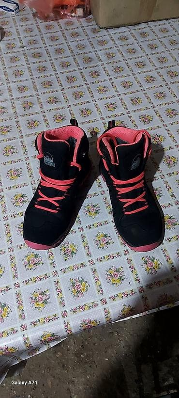 Crne ženske duboke cipele sa roze detaljima, idealne za svakodnevnu na lalafo.rs — 3 Crne ženske duboke cipele sa roze detaljima, idealne za svakodnevnu — 3