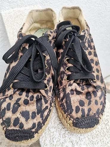 Original Replay satenske espadrile br. 38.
U odlicnom stanju na lalafo.rs — 2 Original Replay satenske espadrile br. 38.
U odlicnom stanju — 2