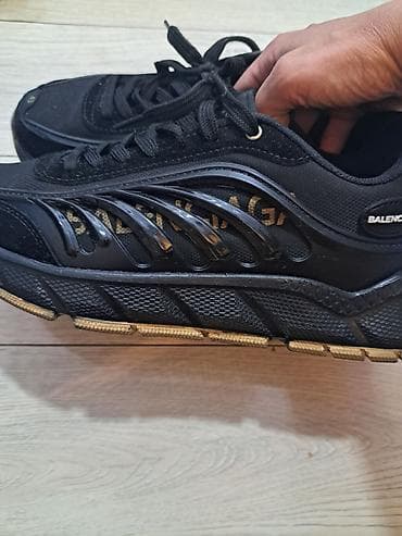 Balenciaga patike muške43 broj samo jednom obučene na lalafo.rs Balenciaga patike muške43 broj samo jednom obučene