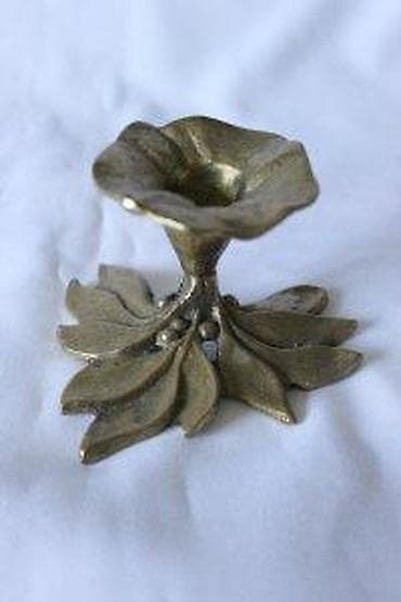 STARI MESINGANI SVEĆNJAK U OBLIKU CVETA, RETKO | Stari Mesingani na lalafo.rs — 8 STARI MESINGANI SVEĆNJAK U OBLIKU CVETA, RETKO | Stari Mesingani — 8