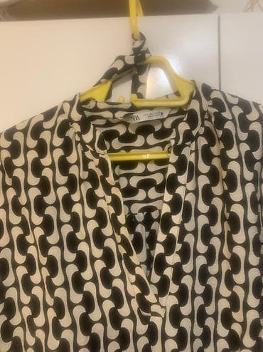 Zara L, color - Multicolored, Oversize, Long sleeves at lalafo.rs Zara L, color - Multicolored, Oversize, Long sleeves