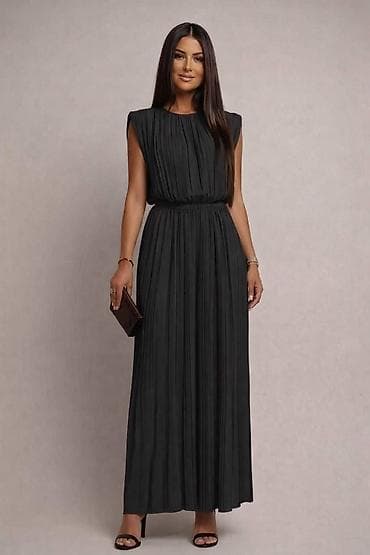 03. L. Plisirani komplet 3.300 dinara na lalafo.rs 03. L. Plisirani komplet 3.300 dinara