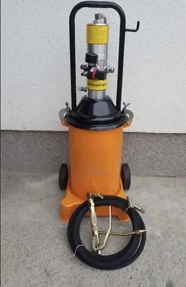 Пнеуматска мазалица 12l ✅ - Мазалица на точковима. - Капацитет: 13kg na lalafo.rs — 1 Пнеуматска мазалица 12l ✅ - Мазалица на точковима. - Капацитет: 13kg — 1
