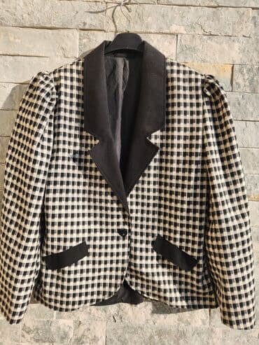 Blejzer M vel, nema oštećenja na lalafo.rs Blejzer M vel, nema oštećenja