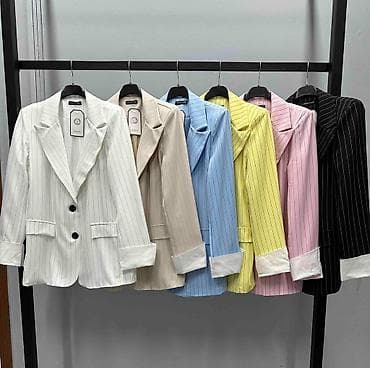 Ženski strukirani blejzeri sa tankim prugama - Model: klasičan sako na lalafo.rs Ženski strukirani blejzeri sa tankim prugama - Model: klasičan sako