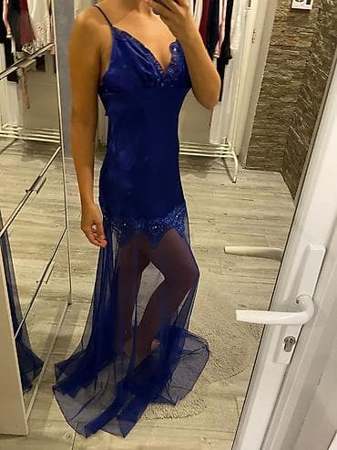 Elegantan ženski set koji se sastoji od duge spavaćice i ogrtača u na lalafo.rs — 4 Elegantan ženski set koji se sastoji od duge spavaćice i ogrtača u — 4