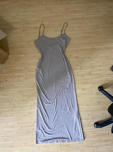 Bershka duga haljina na bretele - Brend: Bershka - Veličina sa na lalafo.rs — 1 Bershka duga haljina na bretele - Brend: Bershka - Veličina sa — 1