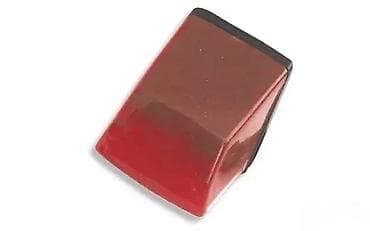 Ova broš pravougaonog oblika ističe se svojim dvobojnim dizajnom na lalafo.rs Ova broš pravougaonog oblika ističe se svojim dvobojnim dizajnom