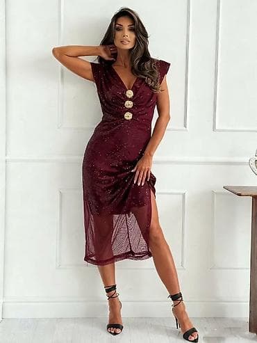 Elegantna midi haljina sa šljokicama i zlatnim dugmadima - Kroj: uska na lalafo.rs Elegantna midi haljina sa šljokicama i zlatnim dugmadima - Kroj: uska