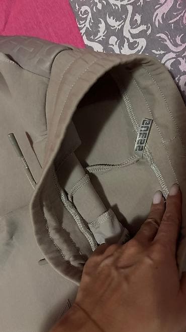 Kućna odeća: Doljani deo Orginal Guess Vel S nova nošena par puta na lalafo.rs — 2 Kućna odeća: Doljani deo Orginal Guess Vel S nova nošena par puta — 2