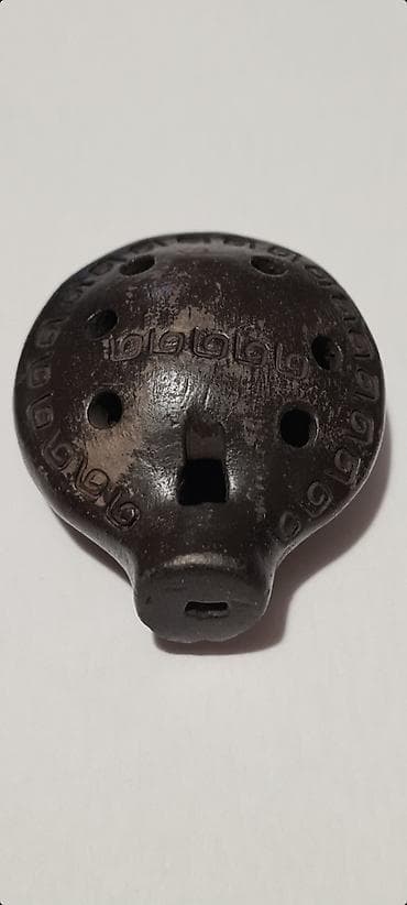 Okarina je stari duvački instrument. Sa gornje strane ima sedam rupa at lalafo.rs — 3 Okarina je stari duvački instrument. Sa gornje strane ima sedam rupa — 3