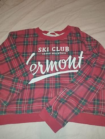 Dva komada dukseva/duks majica sa printom: 1) Crna dukserica s na lalafo.rs — 3 Dva komada dukseva/duks majica sa printom: 1) Crna dukserica s — 3