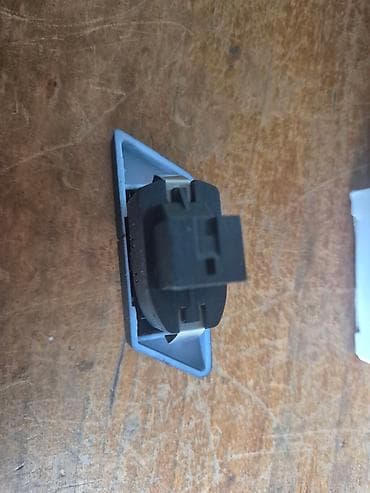 kom sa etiketom: Audi A6 C6 Dugme prekidača za zaključavanje/otključavanje vrata – at lalafo.rs — 4 kom sa etiketom: Audi A6 C6 Dugme prekidača za zaključavanje/otključavanje vrata – — 4