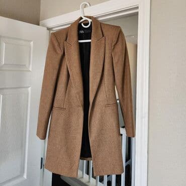 Zara, M, Sa postavom na lalafo.rs Zara, M, Sa postavom