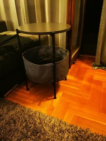 Pomoćni stočić sa ugrađenom korpom za odlaganje - Moderan okrugli sto na lalafo.rs Pomoćni stočić sa ugrađenom korpom za odlaganje - Moderan okrugli sto