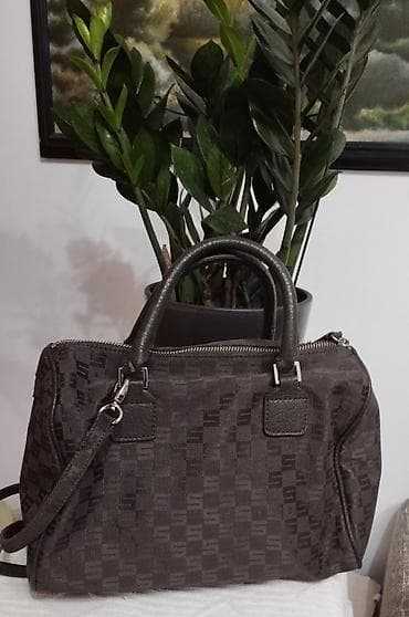 Sisley torba
n ma tragova korišćenja
pogledajte i ostale moje oglase na lalafo.rs — 5 Sisley torba
n ma tragova korišćenja
pogledajte i ostale moje oglase — 5
