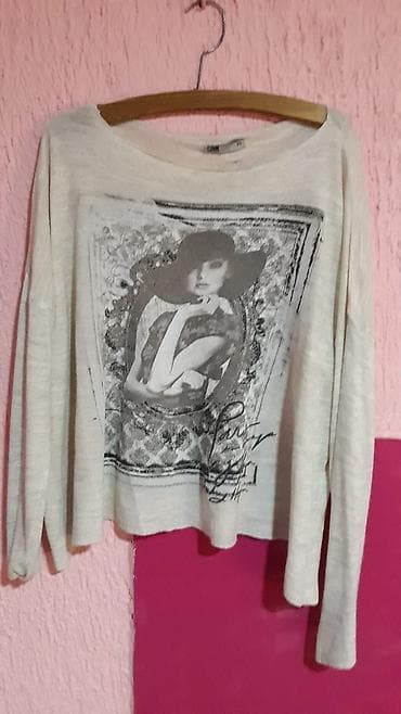 Prelep original dzemper M veličine na lalafo.rs Prelep original dzemper M veličine