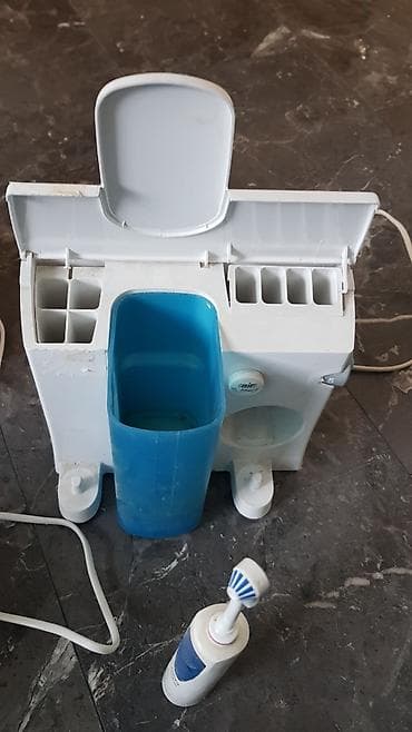 Oral-B OxyJet stoni sistem za oralnu higijenu – setovi sa bazom na lalafo.rs — 2 Oral-B OxyJet stoni sistem za oralnu higijenu – setovi sa bazom — 2