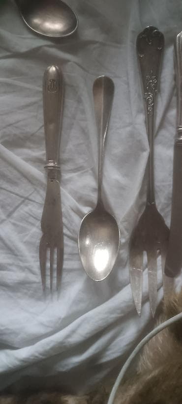 Starinska viljuška za posluživanje (servirna viljuška) – srebrnkasti na lalafo.rs — 2 Starinska viljuška za posluživanje (servirna viljuška) – srebrnkasti — 2