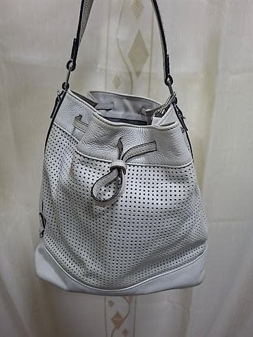Ženska torba – bucket/hobo model - Materijal: meka prirodna koža - na lalafo.rs — 1 Ženska torba – bucket/hobo model - Materijal: meka prirodna koža - — 1