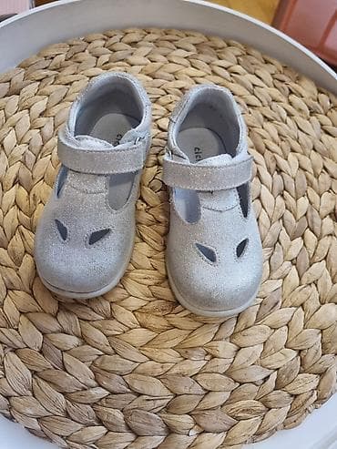 Dečije kožne cipele/sandale sa svetlucavim efektom - Model at lalafo.rs — 1 Dečije kožne cipele/sandale sa svetlucavim efektom - Model — 1