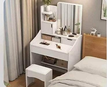 Sto za šminkanje sa stolicom - Dimenzije: 130 x 60 x 40 cm - Dostupan na lalafo.rs Sto za šminkanje sa stolicom - Dimenzije: 130 x 60 x 40 cm - Dostupan