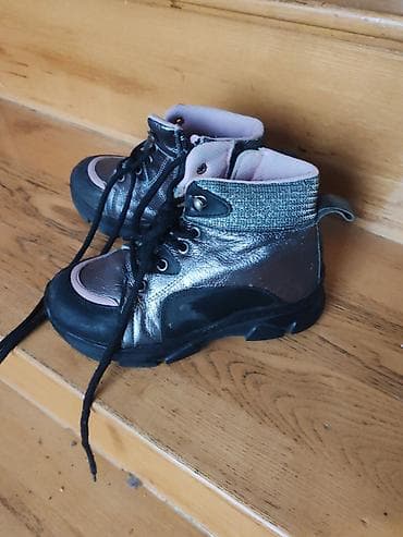 Dečje zimske čizme, veličina 31.Očuvane - Visoke, sa pertlama i na lalafo.rs — 1 Dečje zimske čizme, veličina 31.Očuvane - Visoke, sa pertlama i — 1